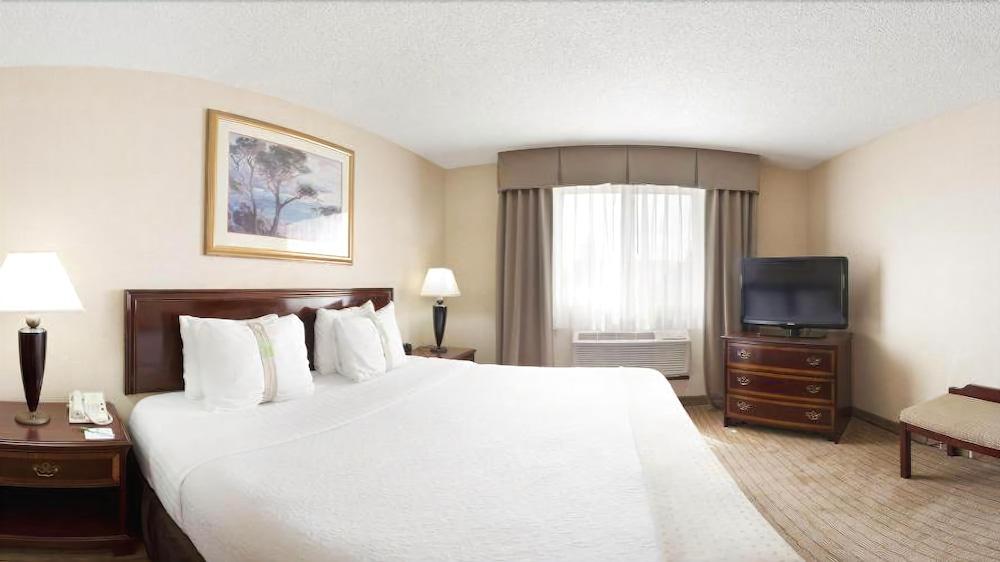 Holiday Inn & Suites Chicago-Carol Stream Wheaton By Ihg Exterior photo