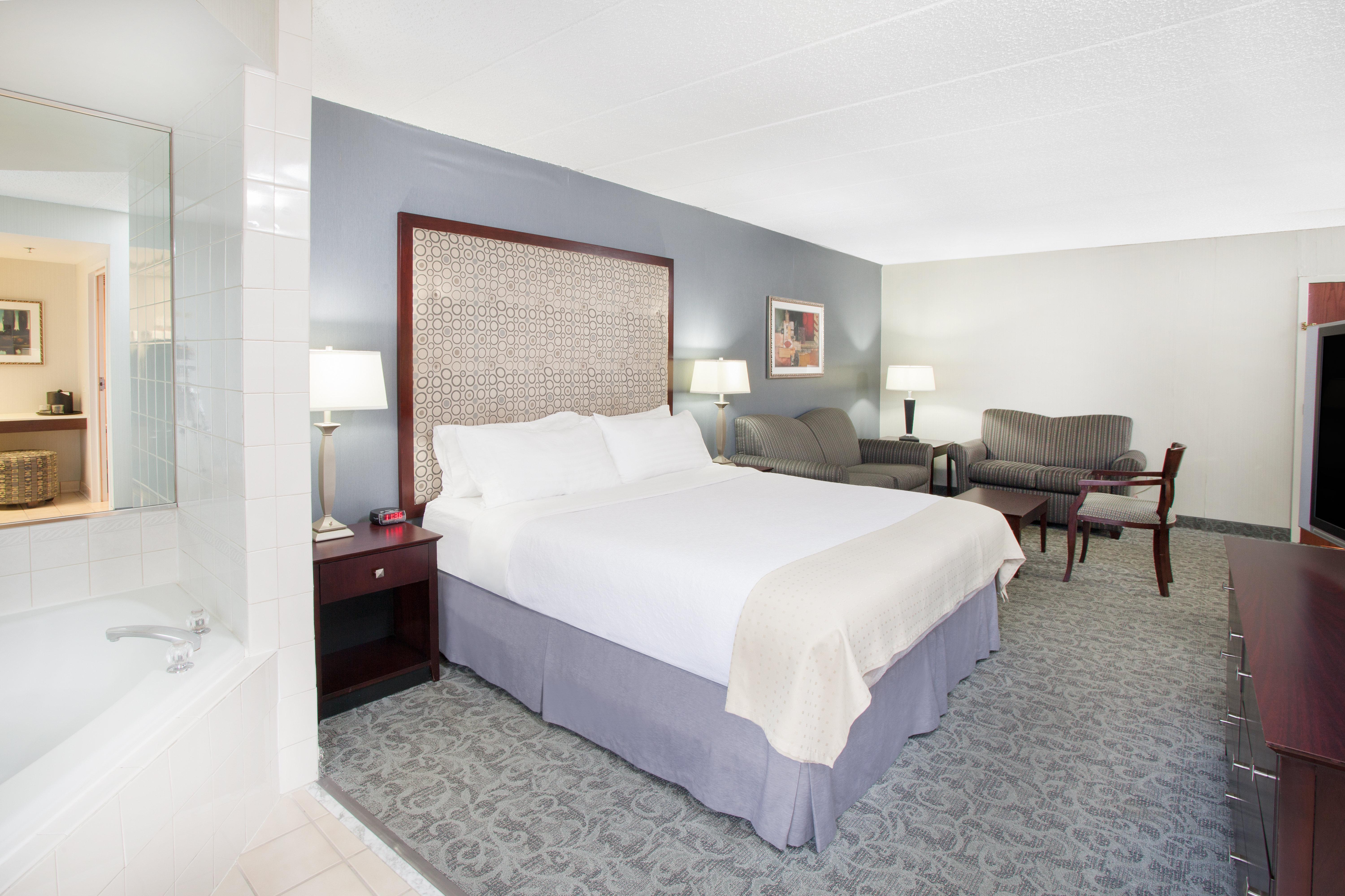 Holiday Inn & Suites Chicago-Carol Stream Wheaton By Ihg Exterior photo