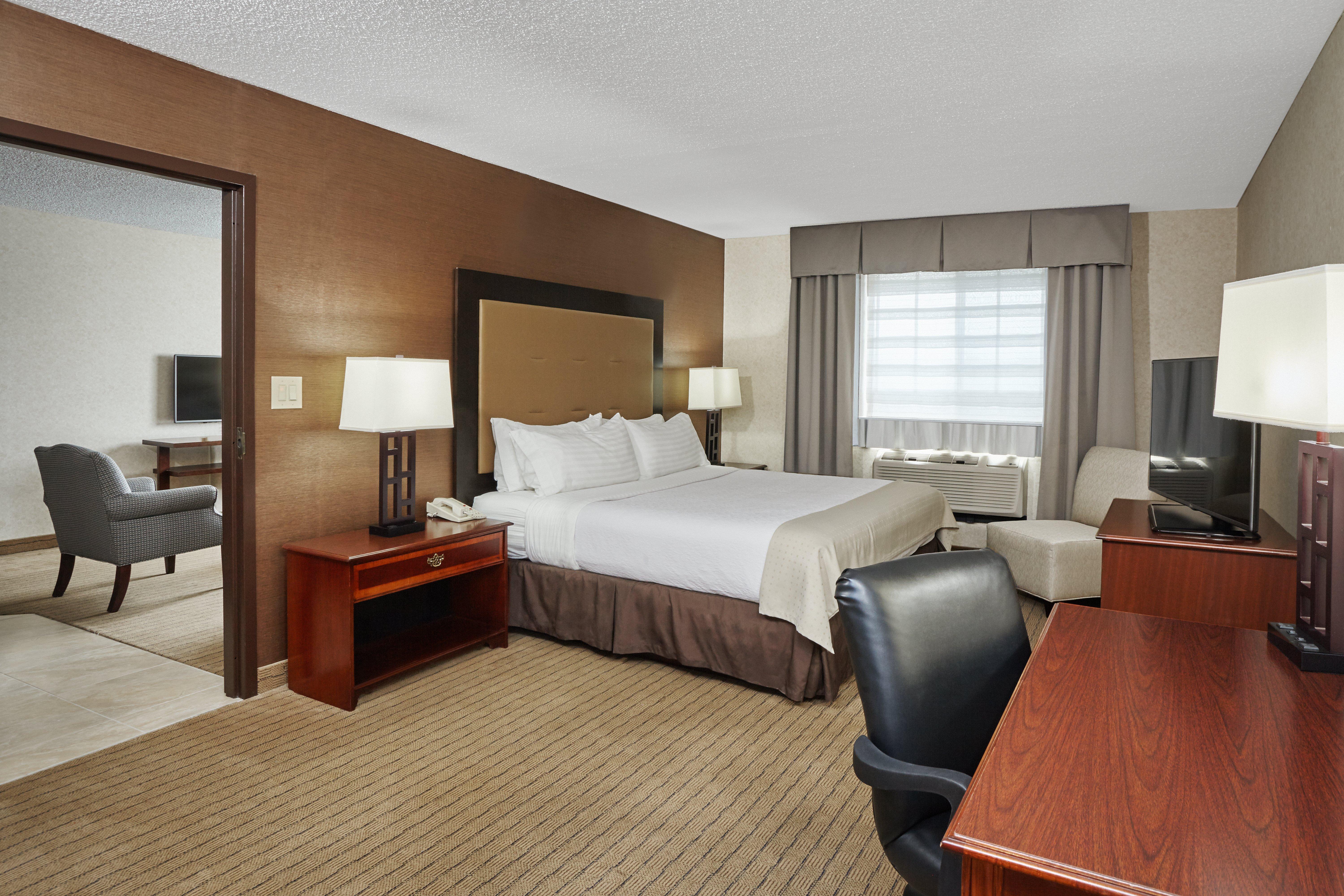 Holiday Inn & Suites Chicago-Carol Stream Wheaton By Ihg Exterior photo