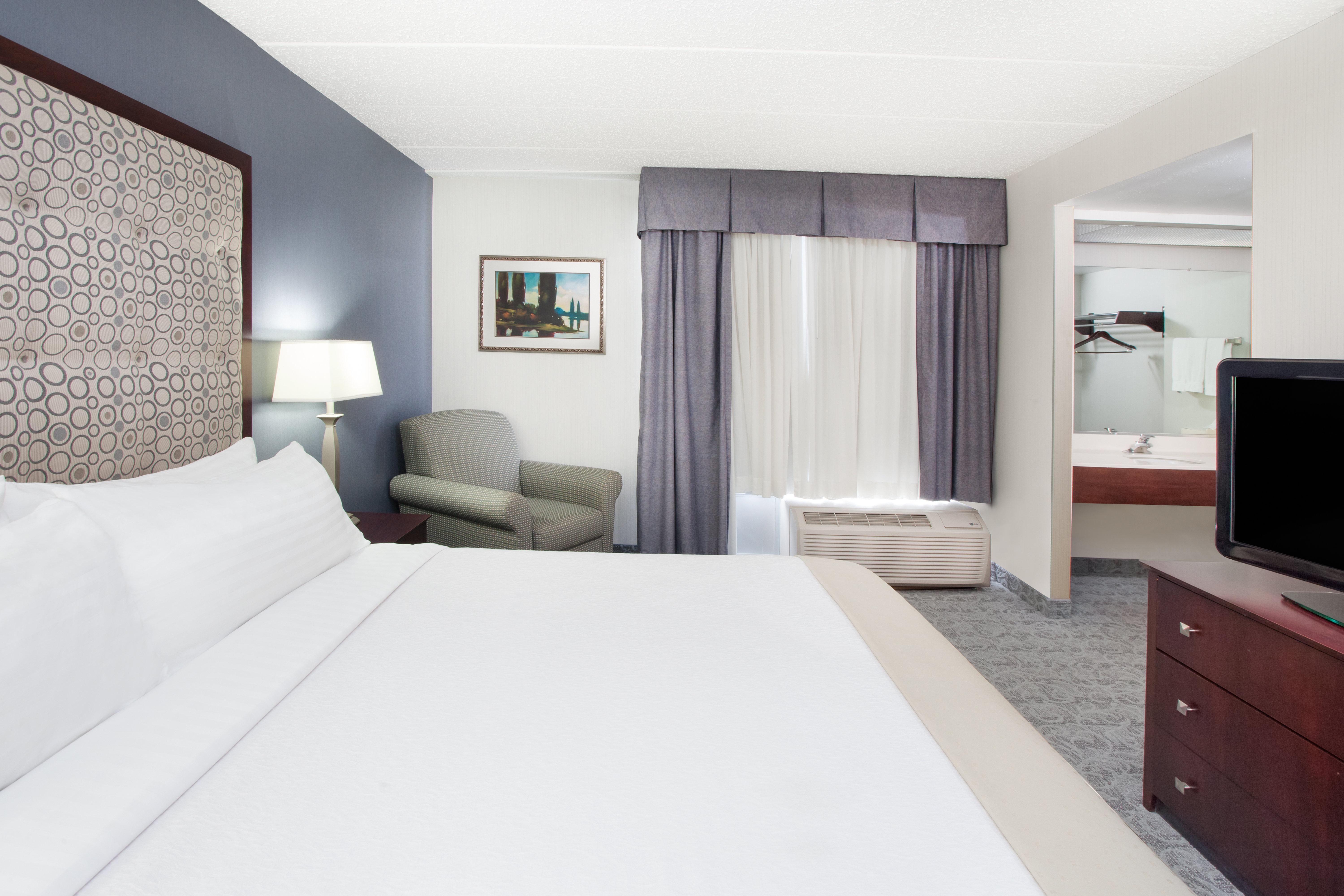 Holiday Inn & Suites Chicago-Carol Stream Wheaton By Ihg Exterior photo