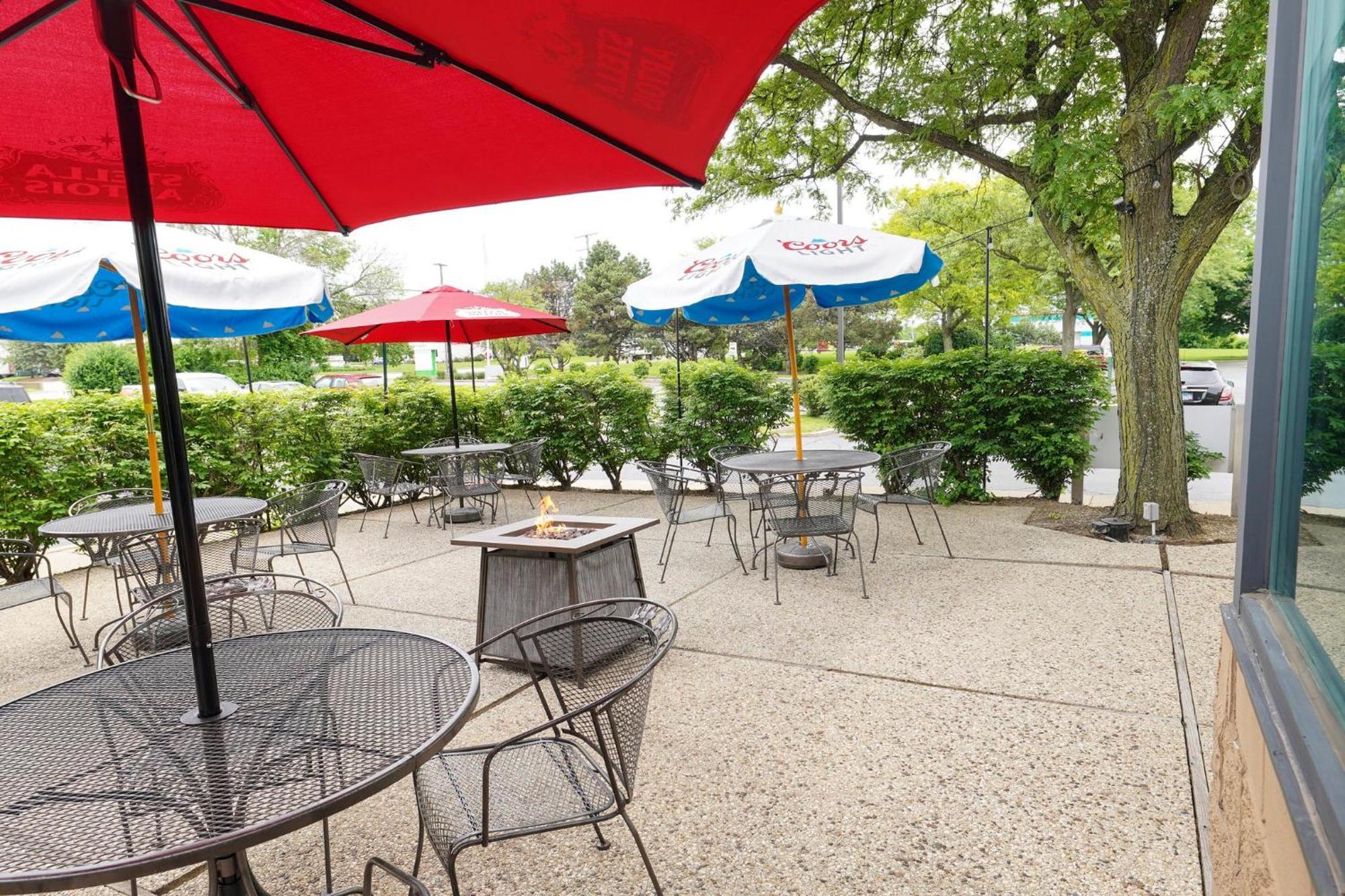 Holiday Inn & Suites Chicago-Carol Stream Wheaton By Ihg Exterior photo