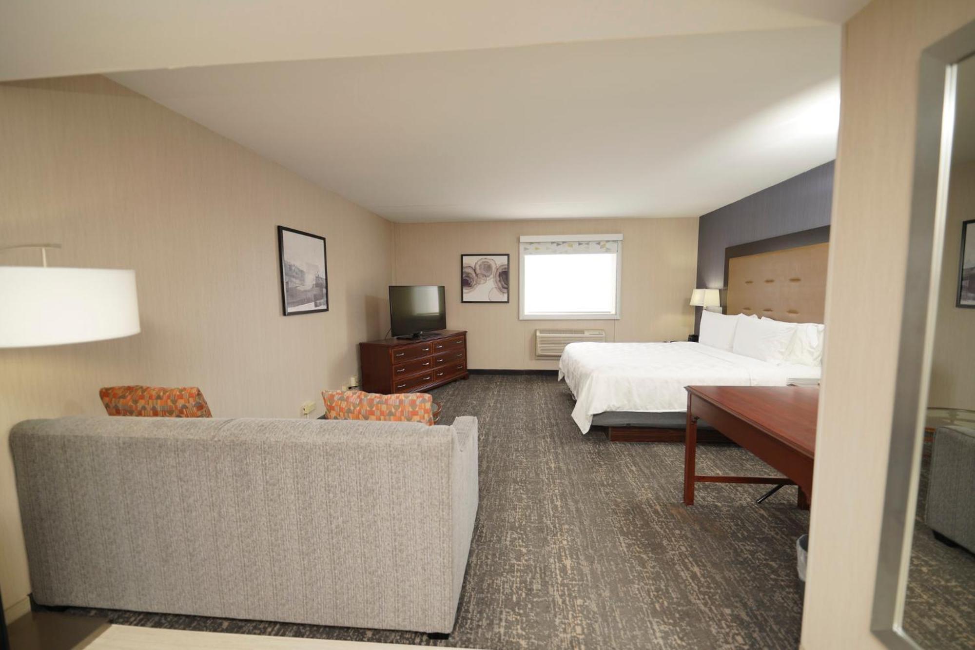 Holiday Inn & Suites Chicago-Carol Stream Wheaton By Ihg Exterior photo