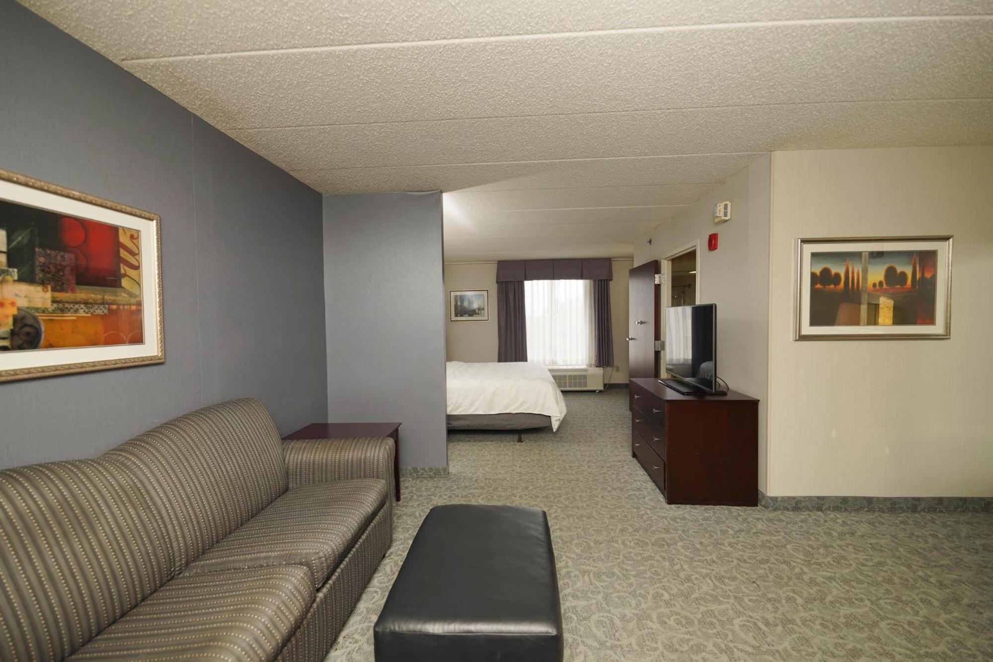 Holiday Inn & Suites Chicago-Carol Stream Wheaton By Ihg Exterior photo