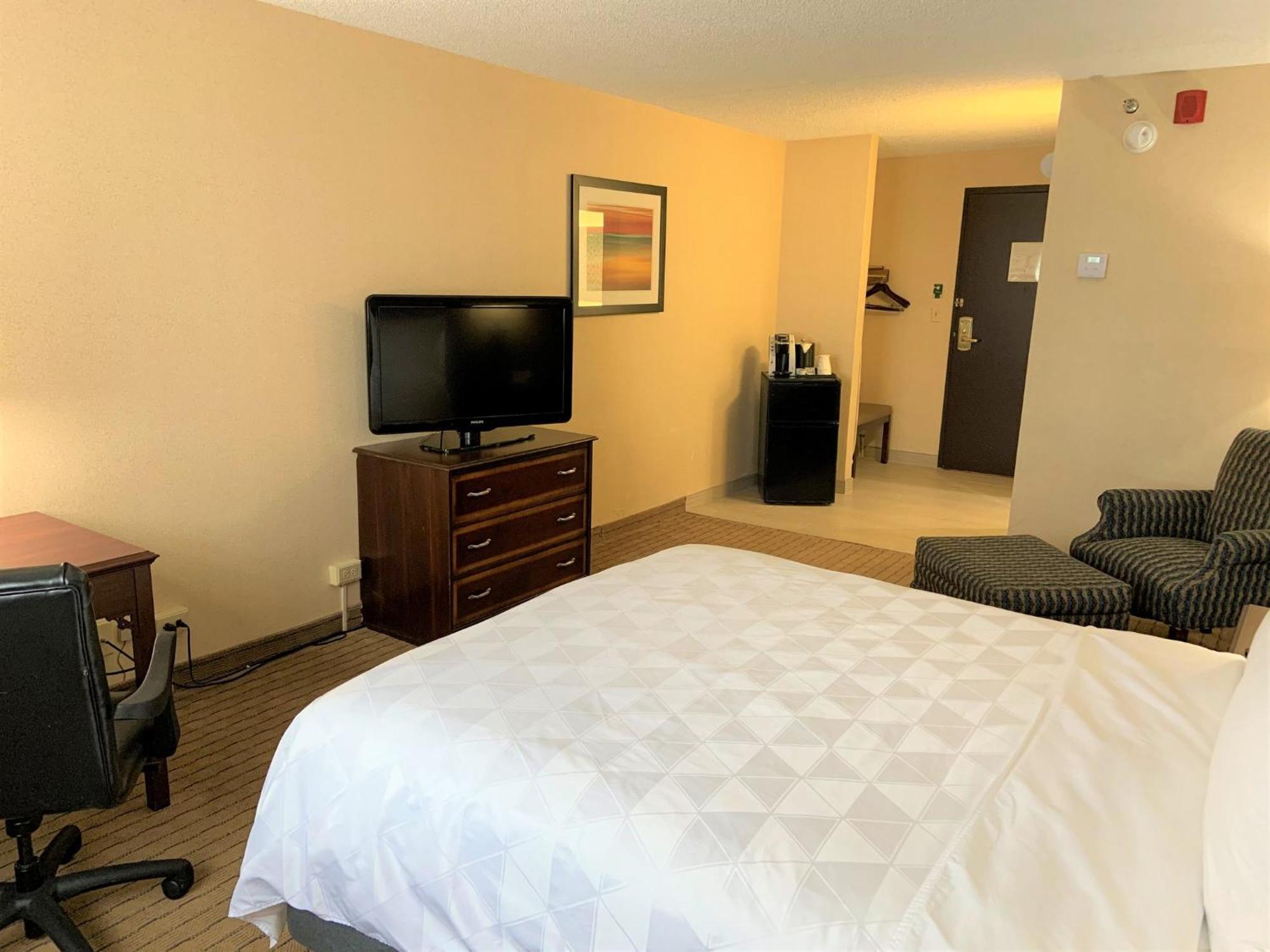 Holiday Inn & Suites Chicago-Carol Stream Wheaton By Ihg Exterior photo
