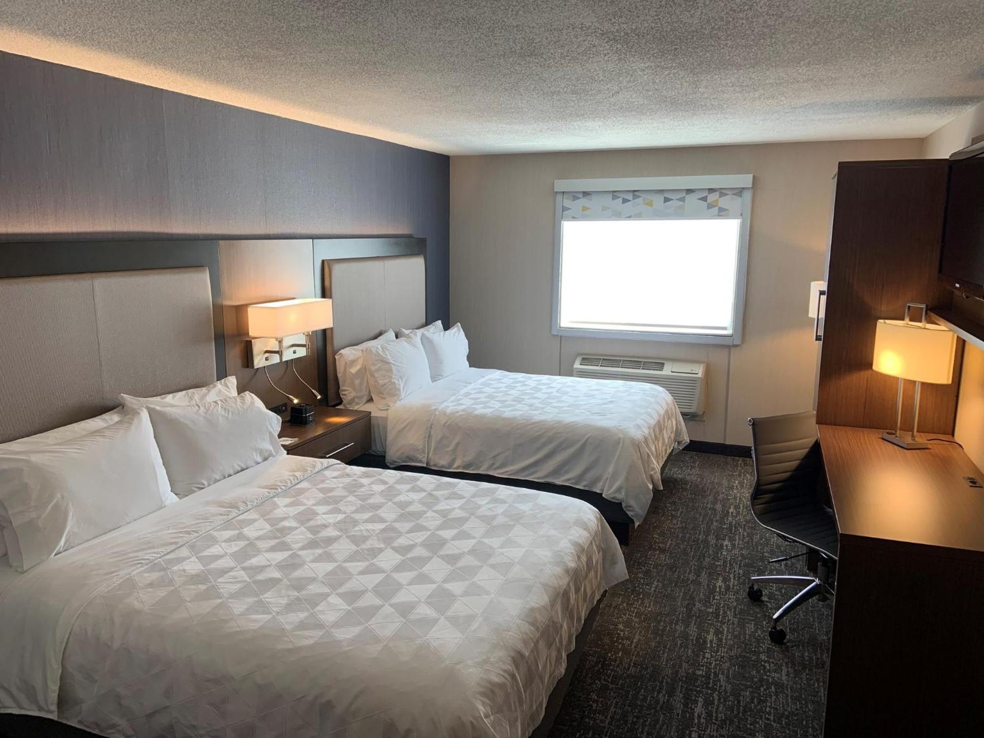 Holiday Inn & Suites Chicago-Carol Stream Wheaton By Ihg Exterior photo