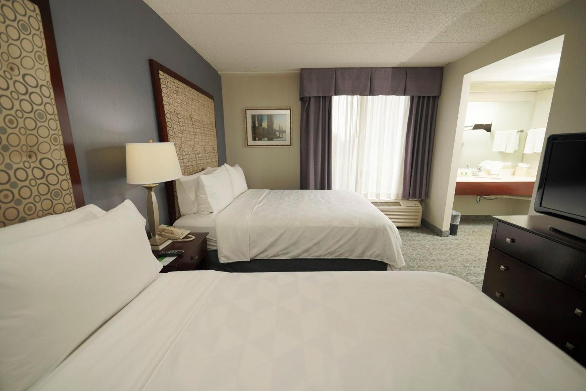 Holiday Inn & Suites Chicago-Carol Stream Wheaton By Ihg Exterior photo
