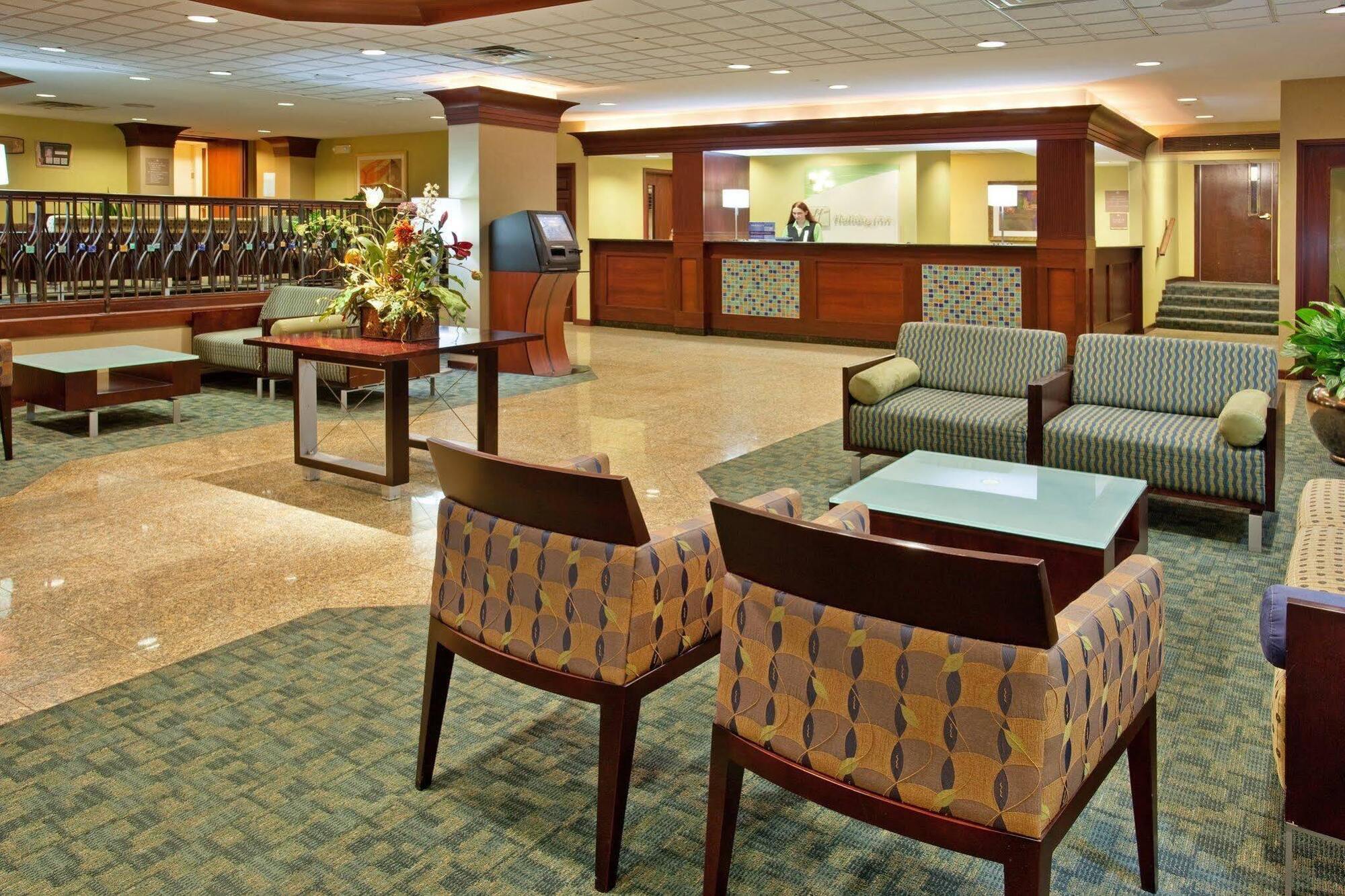 Holiday Inn & Suites Chicago-Carol Stream Wheaton By Ihg Exterior photo